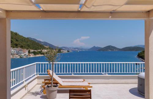 Duboka Apartment | Oceanfront Escape: Apartman Roko Duboka with Private Beach