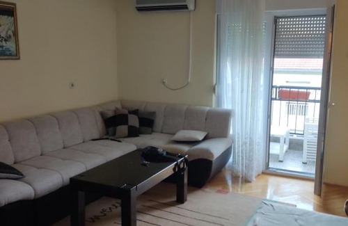 Stolac Apartment | Budget-Friendly Stay at Apartman S&R - Family Friendly!