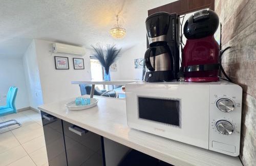 Municipality of Omisalj Apartment | Relaxing Oceanfront Apartment "Sabine" with Heated Pool