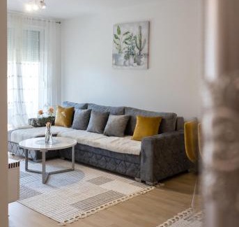 Mostar Apartment | Guest Rated 10/10: Family-Friendly Apartman SAN Awaits