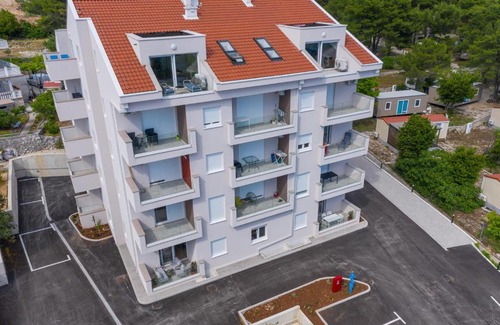 Blato Apartment | Family-Friendly Retreat at Apartman SMARAGD, Guest Rated 9.8