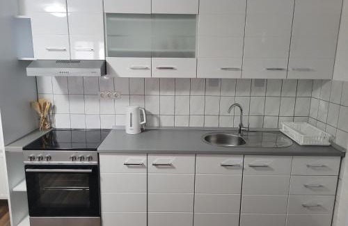 Kiseljak Apartment | Highly Rated Family-Friendly Stay at Apartman Studenac