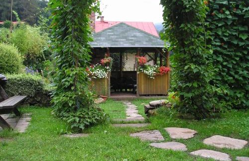 Svoboda nad Upou Apartment | Pet-Friendly Retreat at Apartman Svoboda - Rated 9.4/10