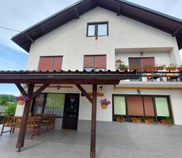 Vrbovsko Apartment | Pet-Friendly Apartman Thea Gomirje with Top Guest Rating