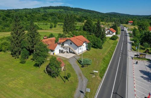 Ostarski Stanovi Apartment | Child-Friendly Retreat at Apartman Tina - Guest Rated 9.2
