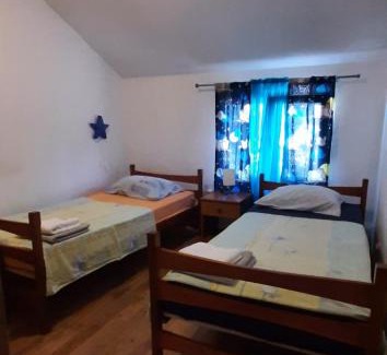 Sveti Filip i Jakov Apartment | Top-Rated Apartman Tina: Family-Friendly with Kitchen Access