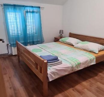 Sveti Filip i Jakov Apartment | Top-Rated Apartman Tina: Family-Friendly with Kitchen Access