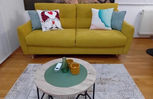 Slatina Apartment | Unwind at Apartman Tina with Hot Tub near Nature Park Papuk