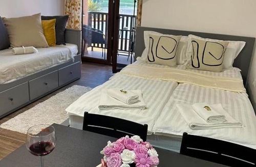 Veliko Gradiste Apartment | Unforgettable Oceanfront Stay at Apartman 'Tramonto'