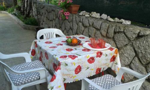Gabonjin Apartment | Cozy Stay at Apartman Tri palme - Child-Friendly Retreat