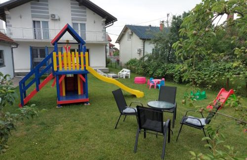 Glamocani Apartment | Child-Friendly Comfort at Apartman TT Stan, Trn Laktaši