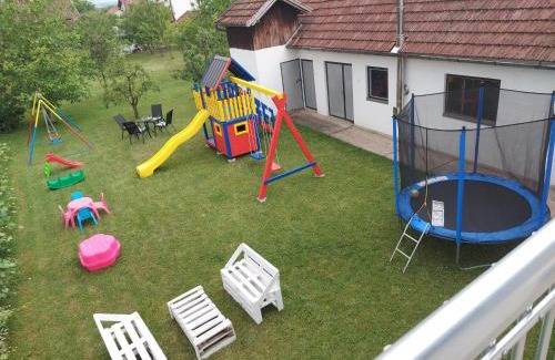 Glamocani Apartment | Child-Friendly Comfort at Apartman TT Stan, Trn Laktaši