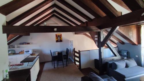 Cove Parja Apartment | Child-Friendly Retreat at Apartman Stolisnik - Perfect Getaway!