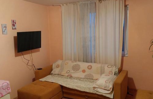 Krusevac Apartment | Cozy Apartman UNA: Pet & Child Friendly Retreat