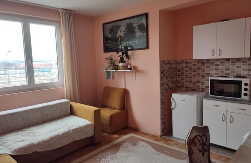 Krusevac Apartment | Cozy Apartman UNA: Pet & Child Friendly Retreat