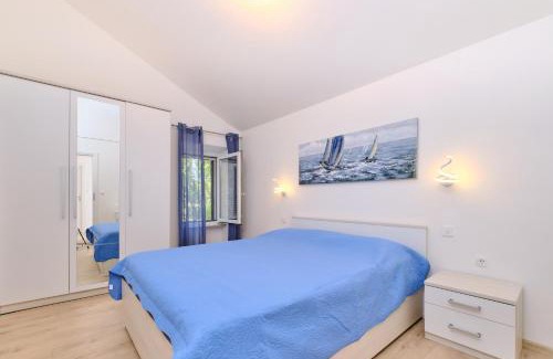Sveti Jakov House | Child-Friendly Getaway at Apartman Ursula Stivan