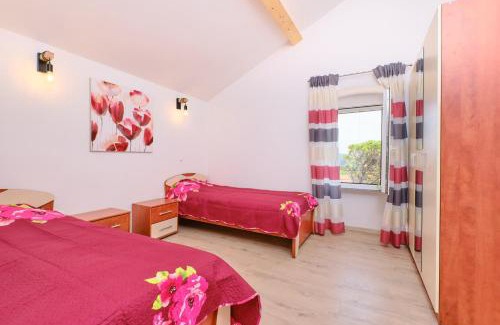 Sveti Jakov House | Child-Friendly Getaway at Apartman Ursula Stivan