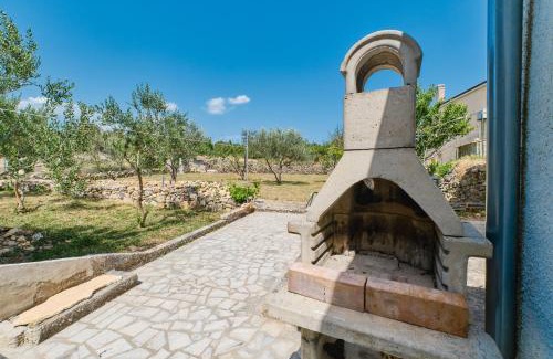 Sveti Jakov House | Child-Friendly Getaway at Apartman Ursula Stivan