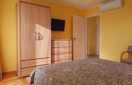 Heviz Apartment | Top-Rated Apartmanház King with Breakfast & Hot Tub