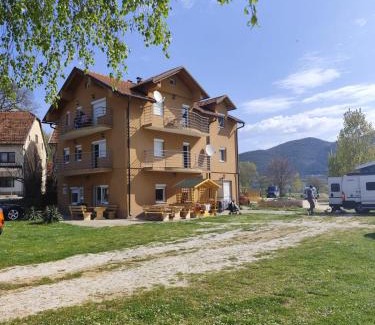 Herzegovina-Neretva Canton Apartment | Top-Rated Apartmani Šćit with Pool and Hot Tub