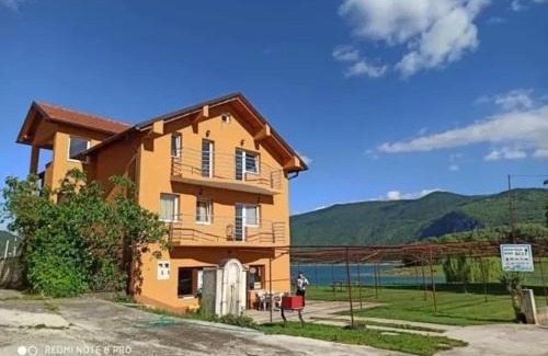 Herzegovina-Neretva Canton Apartment | Top-Rated Apartmani Šćit with Pool and Hot Tub
