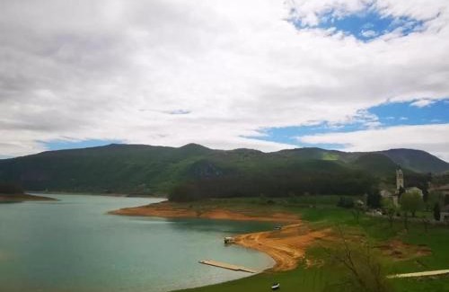 Herzegovina-Neretva Canton Apartment | Top-Rated Apartmani Šćit with Pool and Hot Tub