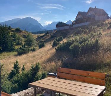 Razvrsje Apartment | Pet-Friendly Retreat at Apartmani 1490 with Hot Tub