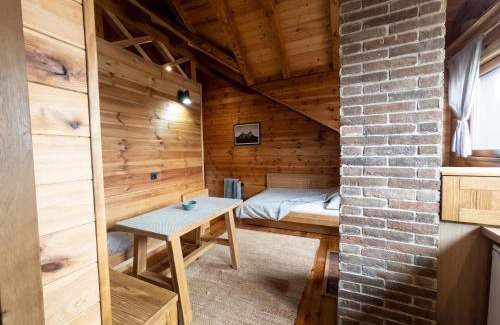 Razvrsje Apartment | Pet-Friendly Retreat at Apartmani 1490 with Hot Tub