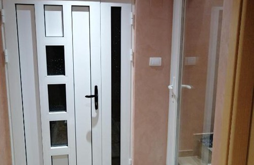 Ciganska Mahala Apartment | Perfect Getaway at Apartmani Ajanovic with Free Breakfast