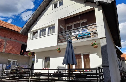 Ciganska Mahala Apartment | Perfect Getaway at Apartmani Ajanovic with Free Breakfast
