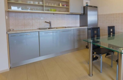 Selce Apartment | Oceanfront Retreat: Apartmani Alagic with Breakfast & Views