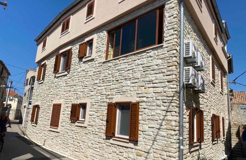 Murter Apartment | Seaside Comfort at Apartmani Ana with Ocean Views