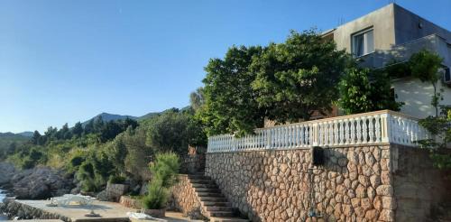 Starigrad Apartment | Seaside Retreat at Apartmani Antea - Guest Rated 9.7