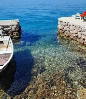 Starigrad Apartment | Seaside Retreat at Apartmani Antea - Guest Rated 9.7