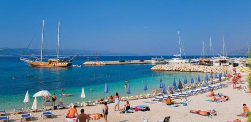 Baska Voda Apartment | Oceanfront Bliss at Apartmani Baška Voda - Rated 9.3/10