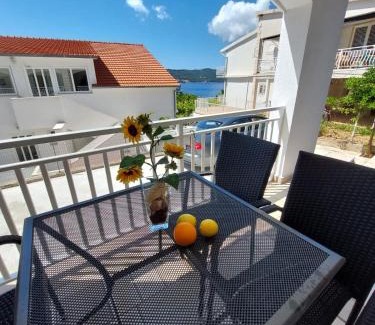 Kuciste Apartment | Relax at Apartmani BaSaDa by the Sea in Kuciste, Peljesac