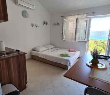 Cove Tri Zala (Zrnovo) Apartment | Oceanfront Apartmani Božana Viganj - Rated 9.6/10