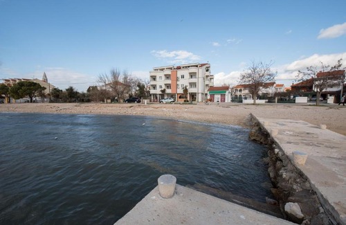 Turanj Apartment | Experience Oceanfront Bliss at Apartmani "Dana 2"