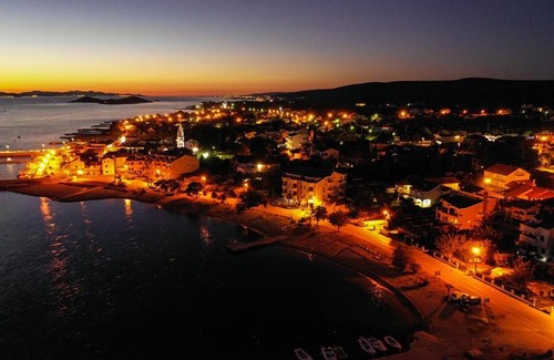 Turanj Apartment | Experience Oceanfront Bliss at Apartmani "Dana 2"