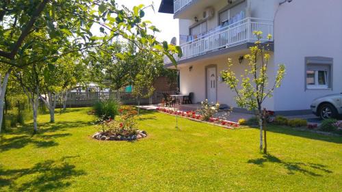 Zivinice House | Top-Rated Apartmani Denis with Kitchen & Child-Friendly Amenities