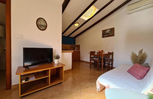 Prkacini Apartment | Elegant Oceanfront Stay at Apartmani Dorma - Rated 9.1
