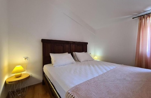 Prkacini Apartment | Elegant Oceanfront Stay at Apartmani Dorma - Rated 9.1