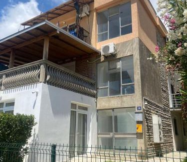 Sutomore Apartment | Pet-Friendly Apartmani Ema with High Guest Ratings