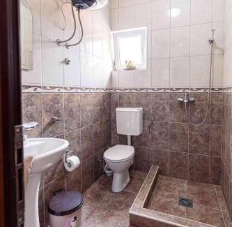 Podmaine House | Family-Friendly Stay at Apartmani Franeta Budva: Rated 9/10