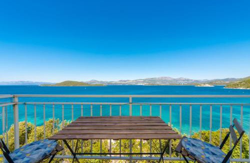 Dubrava Apartment | Oceanfront Escape at Apartmani Ivušić – Rated 9.1/10