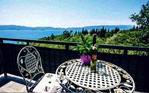 Kremena Apartment | Beachside Pet-Friendly Apartments Near Kremena With Ocean Views