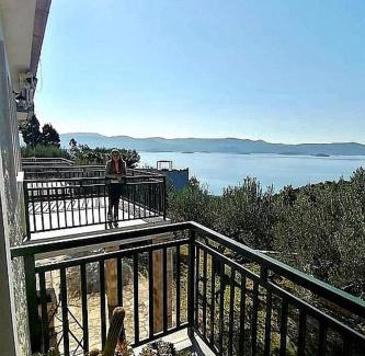Kremena Apartment | Beachside Pet-Friendly Apartments Near Kremena With Ocean Views