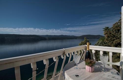 Neum House | Discover Apartmani Leženić M: Beachfront Bliss Awaits!