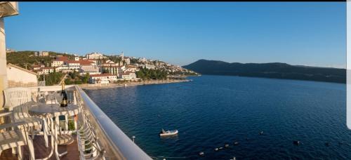 Neum House | Discover Apartmani Leženić M: Beachfront Bliss Awaits!