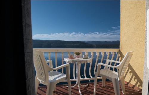 Neum House | Discover Apartmani Leženić M: Beachfront Bliss Awaits!